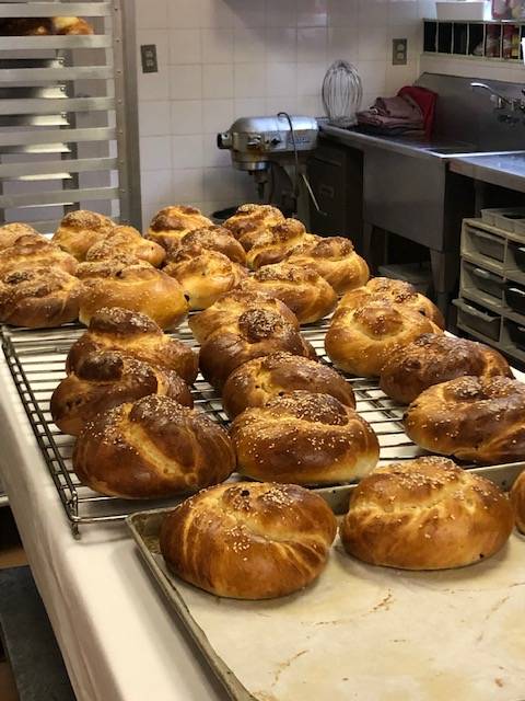 templesholomsis's tweet photo. A big thank you to Leonore, Barbara Halparin, Annette Hamm, and Reesa Devlin for making the Rosh Hashanah Challots yesterday!  They look amazing! https://t.co/Yk7u2lRQAw