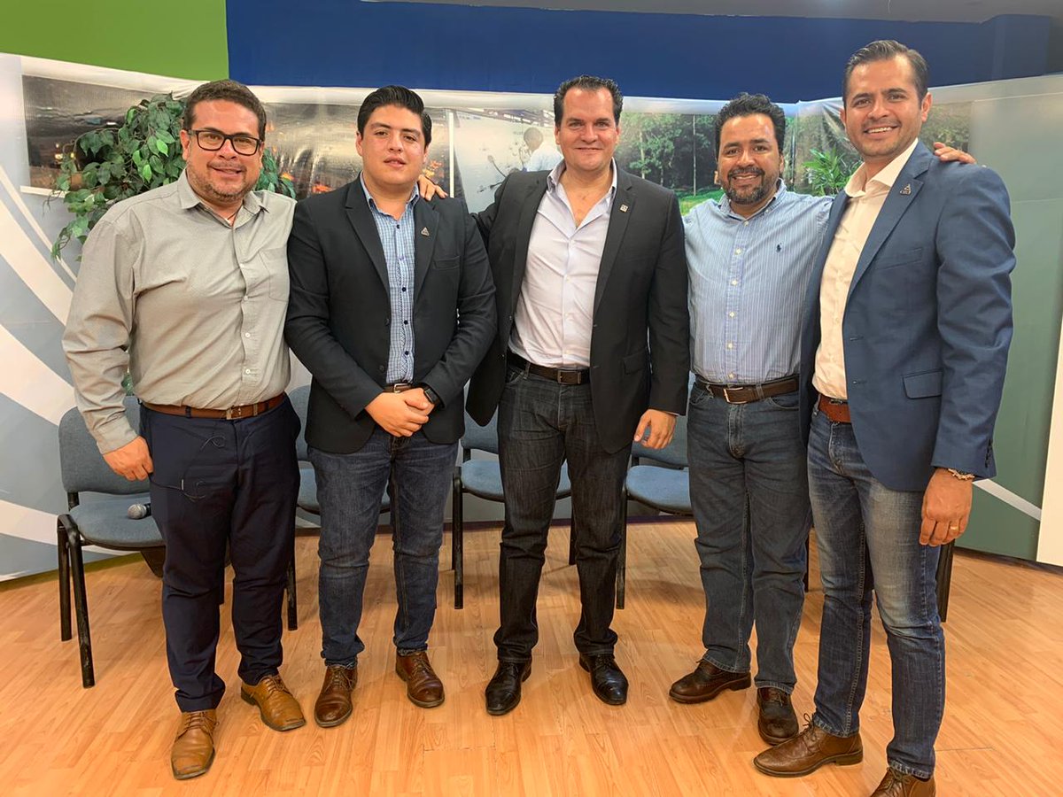CanacoDurango's tweet photo. El Presidente @MAUHOLGUIN junto con VP Mario Guerrero se presentaron en entrevista para el programa Durango Emprende, de España TV, compartiendo el Plan de Trabajo para el período 2019-2020. https://t.co/W256L1vafj