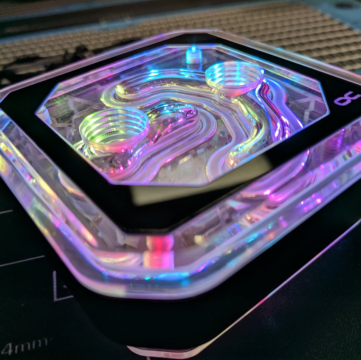 ModMyMods's tweet photo. Another look at the new and beautiful @alphacool Eisblock XPX
Just can't get over how good the RGB looks๐๐
#XPX #eisblock #CPUBlock #Waterblock #watercooling #Watercooled #Alphacool #RGB #DigitalRGB #AddressableRGB #customPC #CustomCooling #liquidcooling #cooling #CPU https://t.co/NYapZWVXjQ