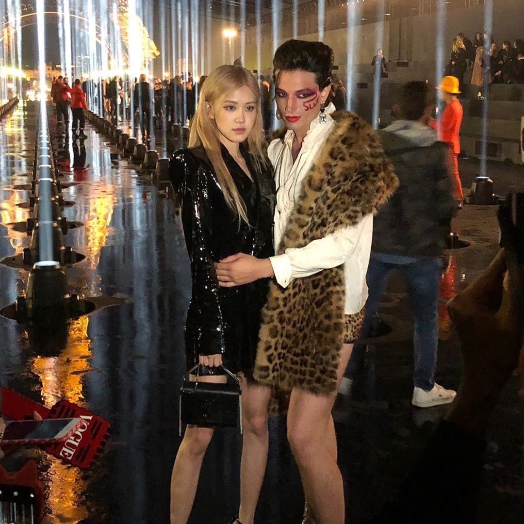 roseyarchive's tweet image. rosé with ezra miller 😻