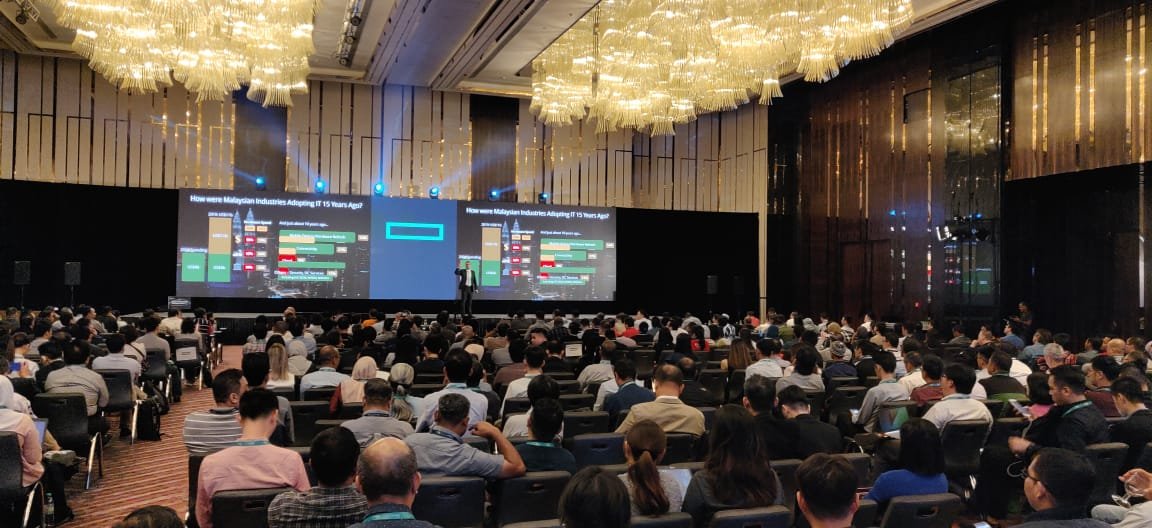 Sudev Bangah, Managing Director, IDC ASEAN - Organizations are driven to #digitaltransformation to 📈 increase performance and customer, experience, and recognizing that #business models are changing, providing new opportunities. #HPEDTIS19

<a href="/TonyPhukan/">Tonmoy Phukan</a>