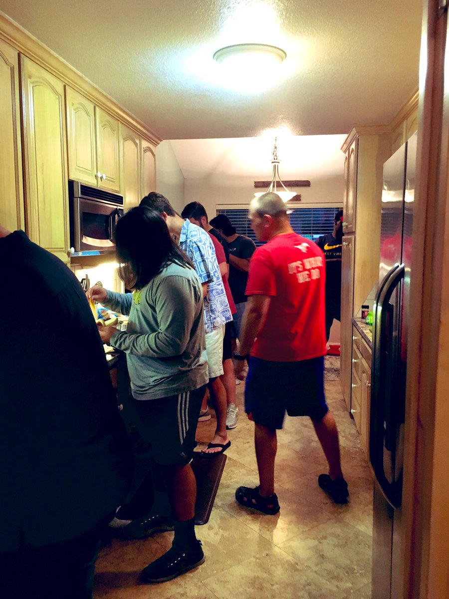 caroleeic's tweet image. Enjoyed having these guys over for #OLine dinner tonight! #ghsunity @eichnerr @GHSMustangsFB