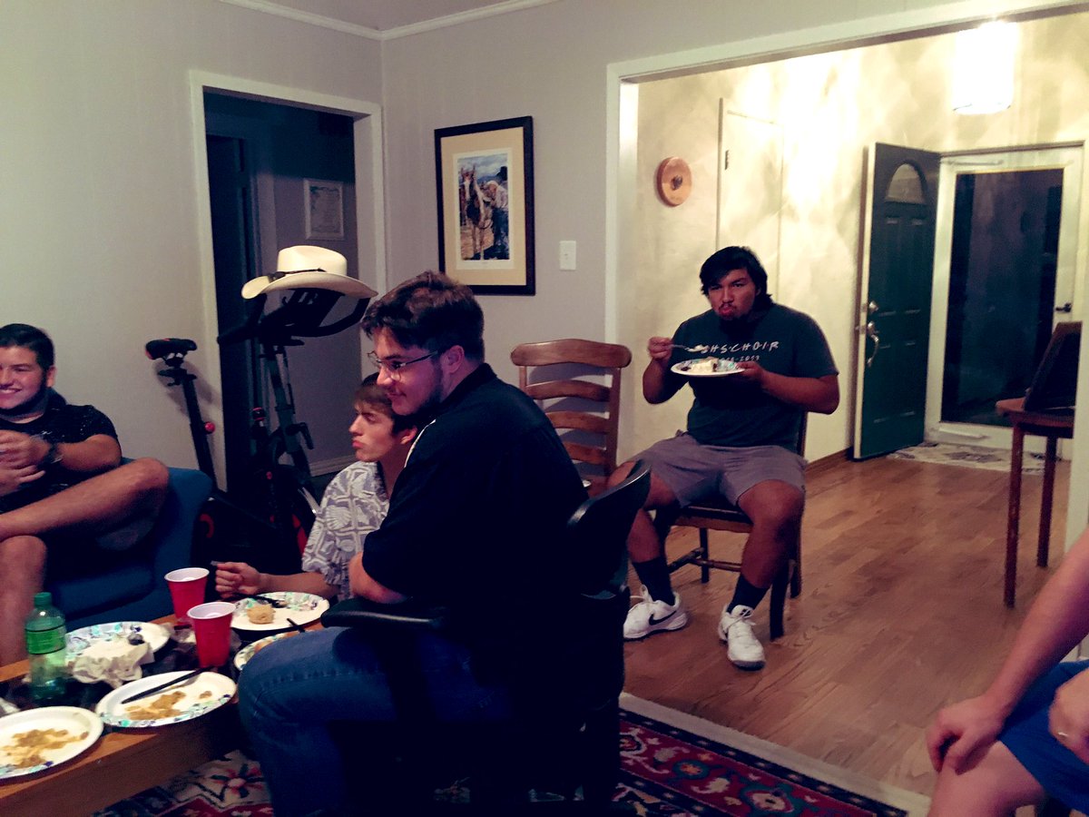 caroleeic's tweet image. Enjoyed having these guys over for #OLine dinner tonight! #ghsunity @eichnerr @GHSMustangsFB