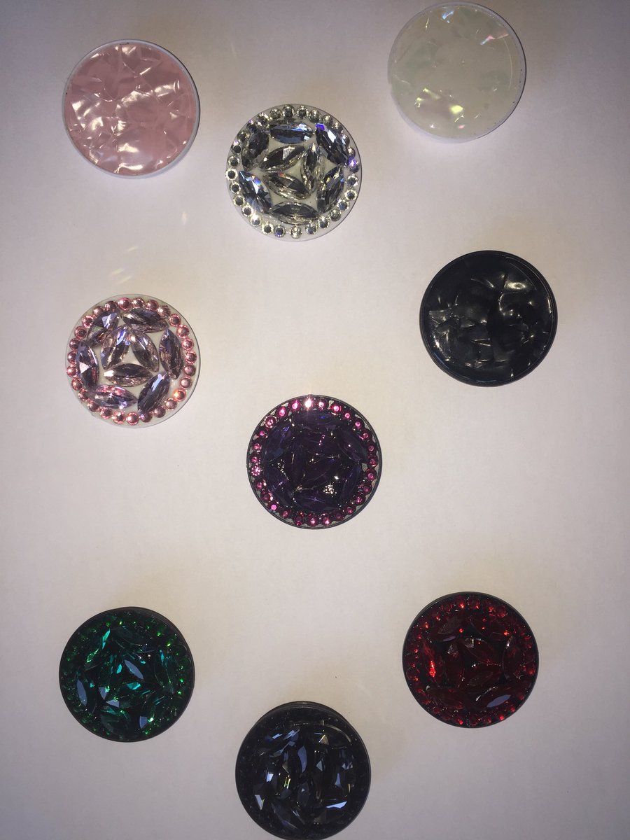 2209Tinashe's tweet photo. These are beautiful for only 5000/= 😍😍y’all are welcome #popupsockets #twittergulio https://t.co/BagAoG199X