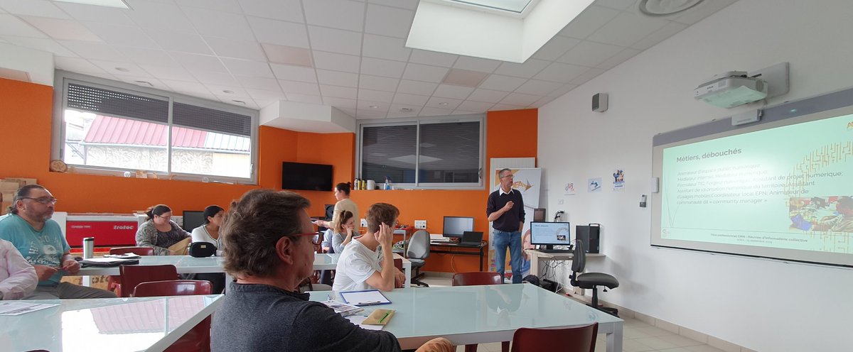 Information collective ce matin  à destination des candidats à la formation de conseiller médiateur numérique en partenariat avec @pole_emploi . Ça démarre mi-novembre et les inscriptions en ligne, c'est sur tpcmn.fr