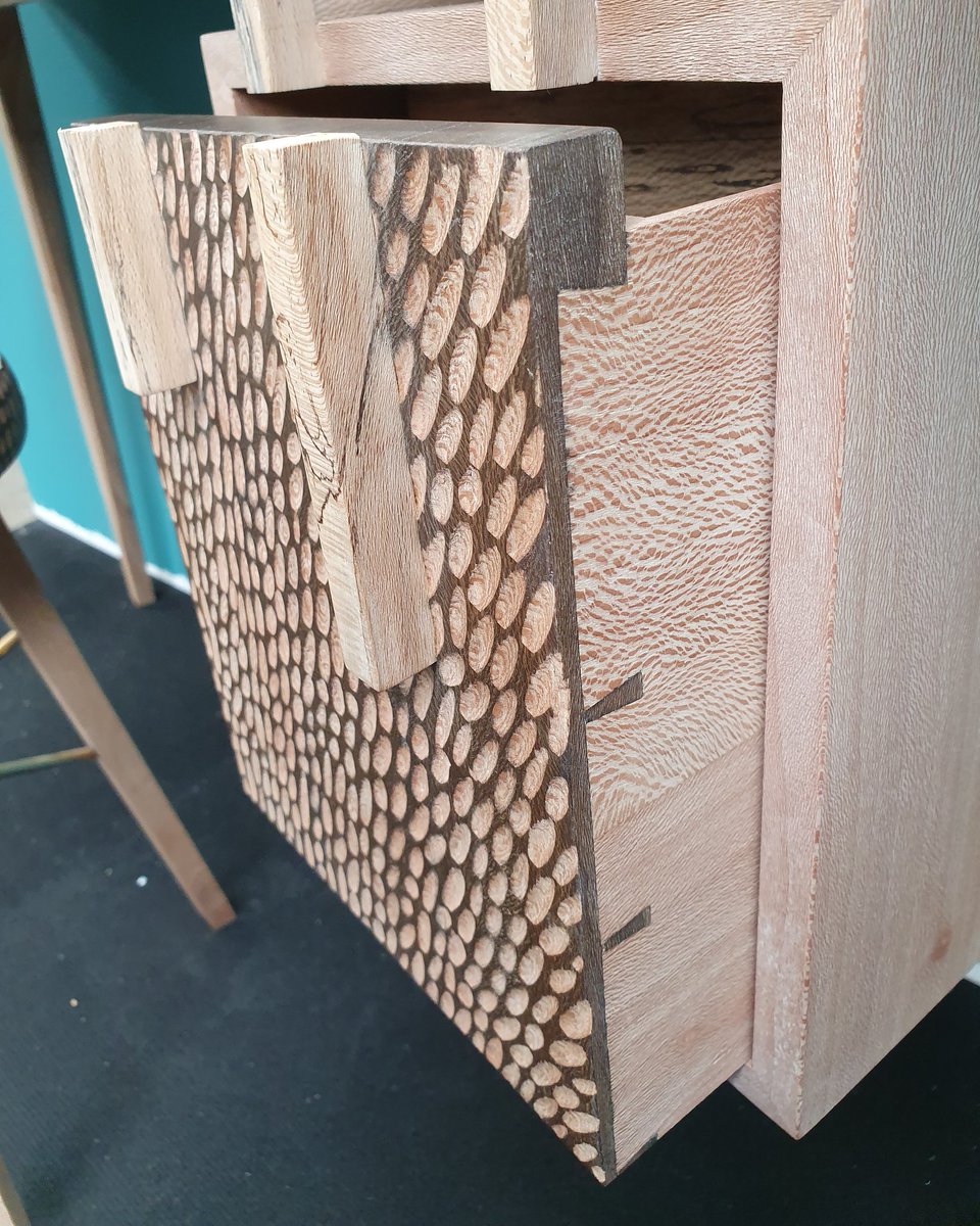 heliconiadesign's tweet photo. #texture explosion on new #dressingtable #lacewood drawer #handcarved fronts #spalted handles #LondonPlaneProject 
#design #furniture
#wood 
https://t.co/cyPbuHF1cG https://t.co/bTZzOw2UBE