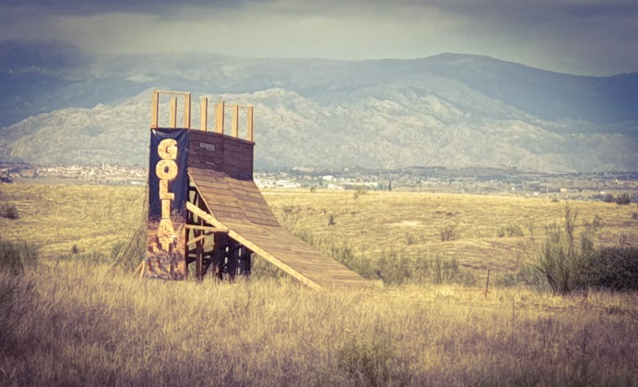 DesafioGEs's tweet photo. En la base militar de El Goloso, sede de la Brigada "Guadarrama" XII, aguarda, con quietud y desafiante, el temido #Goliat...
Pero 6 metros de gigante no son nada cuando existe determinación, coraje y compañerismo
#BatallaMadrid
@EjercitoTierra #Ejércitoconeldeporte @FUTER_ET https://t.co/nPzpGMOJSM