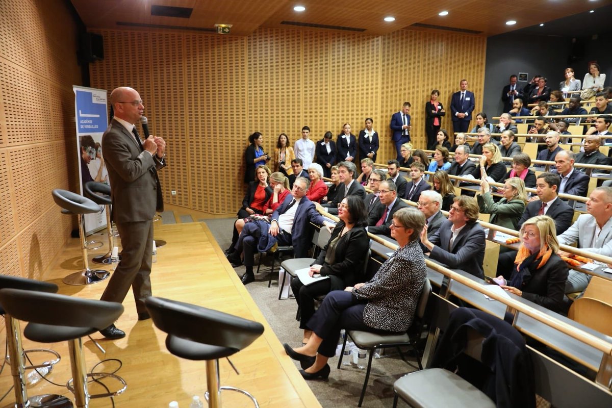 jmblanquer's tweet photo. Le lycée professionnel à la pointe des évolutions pédagogiques et de la préparation aux métiers du numérique.

Avec l’expérimentation P-Tech qui commence à Douai et à La Garenne-Colombes, nous préparons nos élèves à un magnifique parcours de réussite.
Ici au lycée La Tournelle: https://t.co/mBAdXnl0AR