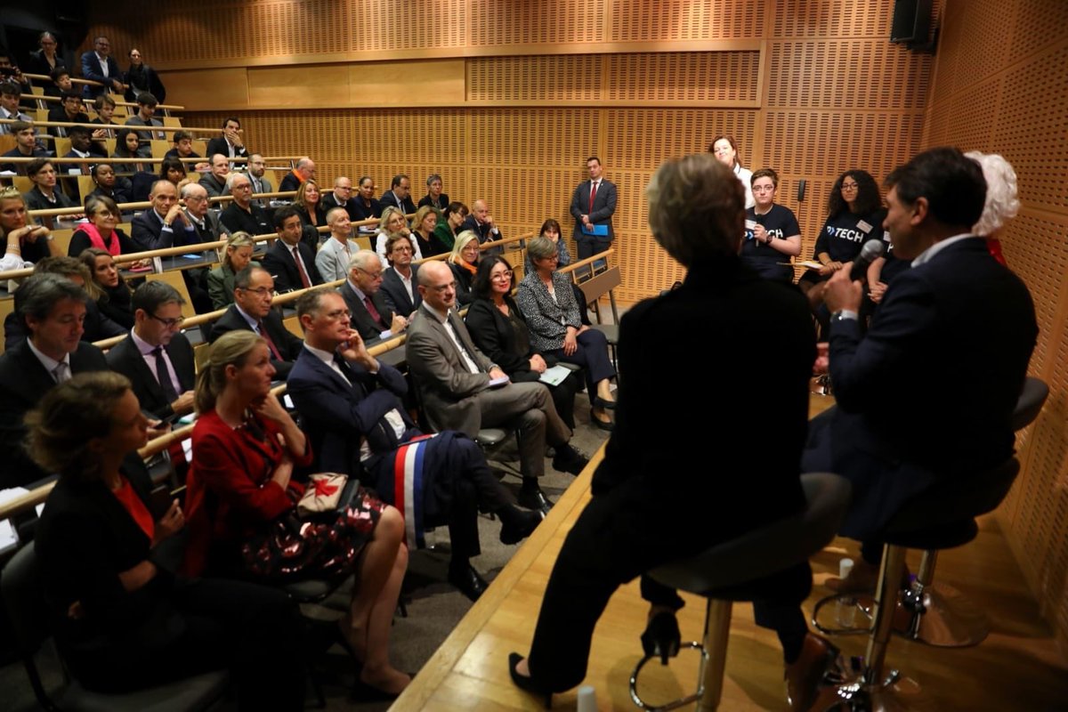 jmblanquer's tweet photo. Le lycée professionnel à la pointe des évolutions pédagogiques et de la préparation aux métiers du numérique.

Avec l’expérimentation P-Tech qui commence à Douai et à La Garenne-Colombes, nous préparons nos élèves à un magnifique parcours de réussite.
Ici au lycée La Tournelle: https://t.co/mBAdXnl0AR