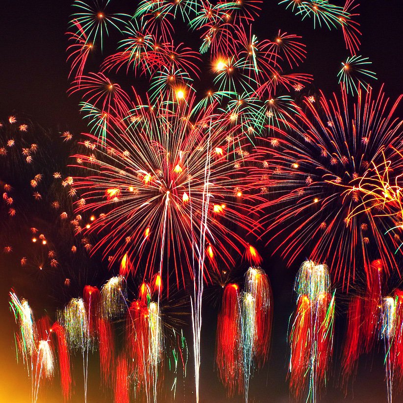 CrackerjackFir1's tweet photo. Light up the sky with your favourite colours 🎇 #crackerjack #fireworks #wales #accreditedsuppliers #pyrotechnics #fireworkdisplay #party #colours https://t.co/obygUiSLgp