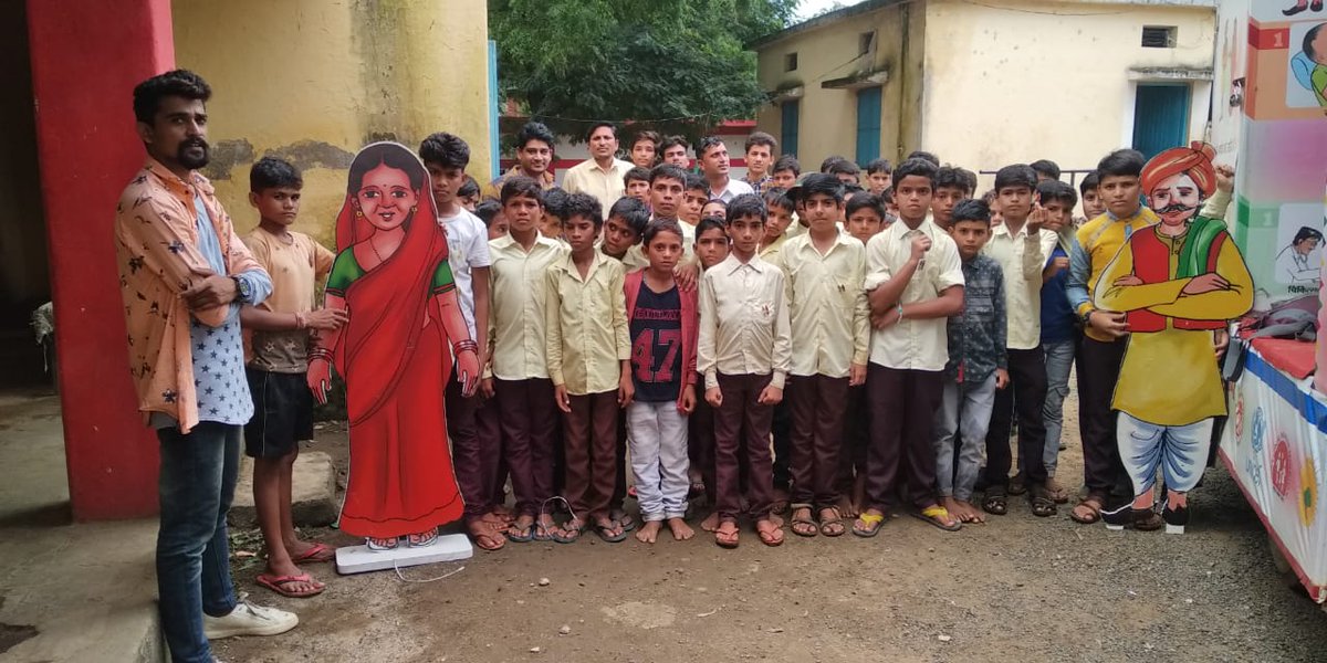 ChildHealthMP's tweet photo. अलीराजपुर जिले के शासकीय उत्कृष्ट उच्चतर माध्यमिक विद्यालय जोबट में बाल स्वास्थ्य कार्यक्रम का आयोजन हुआ। स्कूली बच्चों और शिक्षकों को स्वच्छता के प्रति जागरूक किया गया और गंदगी जनित बीमारियों से बचने के उपाये भी सुझाये गये।
@MoHFW_INDIA @healthminmp @drvandanabhatia #HealthyMP https://t.co/6LhdBF0zjZ