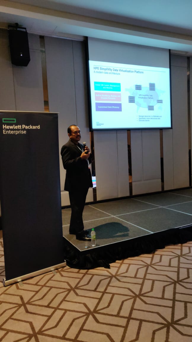 HPE_APAC's tweet image. Nagalingam Kathirgamer, HCI Specialist, HPE Malaysia says that HPE SimpliVity is 
I               I yperEfficient!
I               I yperProtected!
I  ———  I yperSimple!
I               I yperManageable
I               I yperAvailable!
#HPEDTIS19

@TonyPhukan