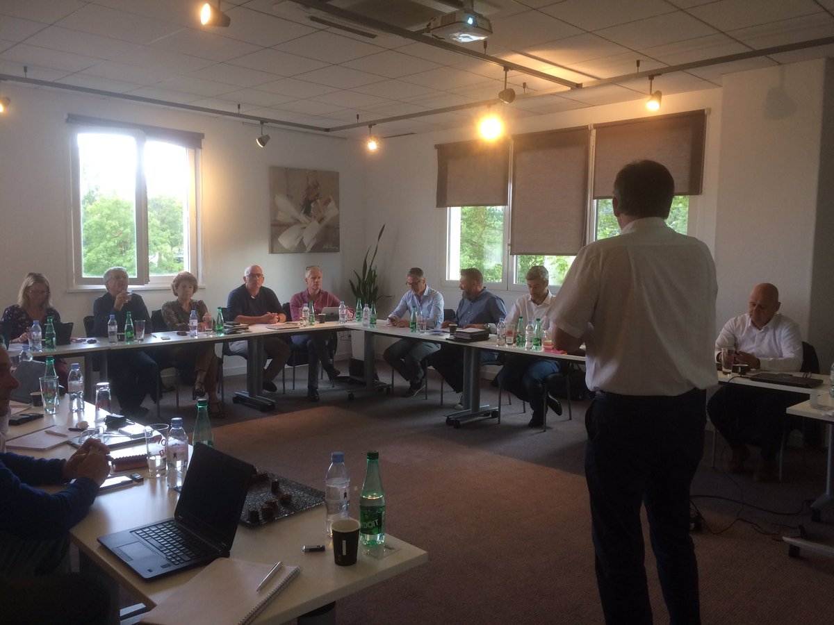FPPiscine's tweet photo. Le #poolstaging : premier sujet de travail au séminaire stratégique de la FPPiscine https://t.co/MMJ6CP7avu