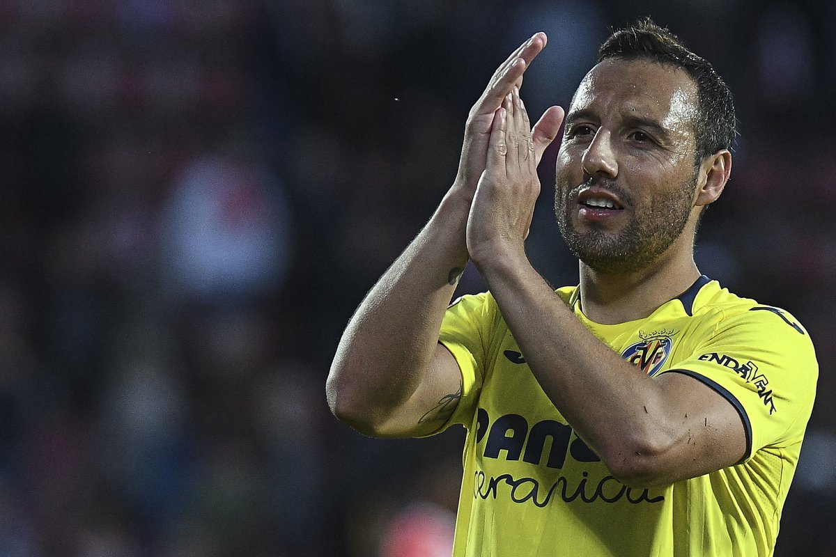 EPLBible's tweet photo. 2013: Injury.

2015: 8 surgeries in 1 year.

2016: Doctors told him to be happy if he could walk again.

Last night: Scores a screamer and gets a standing ovation at the Camp Nou.

Let’s take a moment to appreciate Santi Cazorla, respect. 💛👏 https://t.co/Q3YE4j26XC