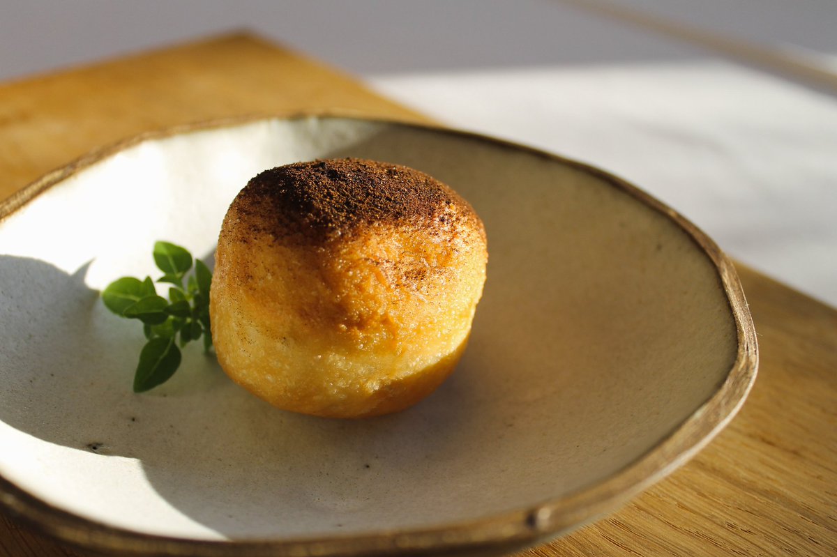 HearthDining's tweet photo. New dish! Ewes curd doughnuts with burnt onion ash. A small bite to start your meal. 🌰🔥🐑🍩 #supperclub #privatechef https://t.co/9zJ0p7r3Mg