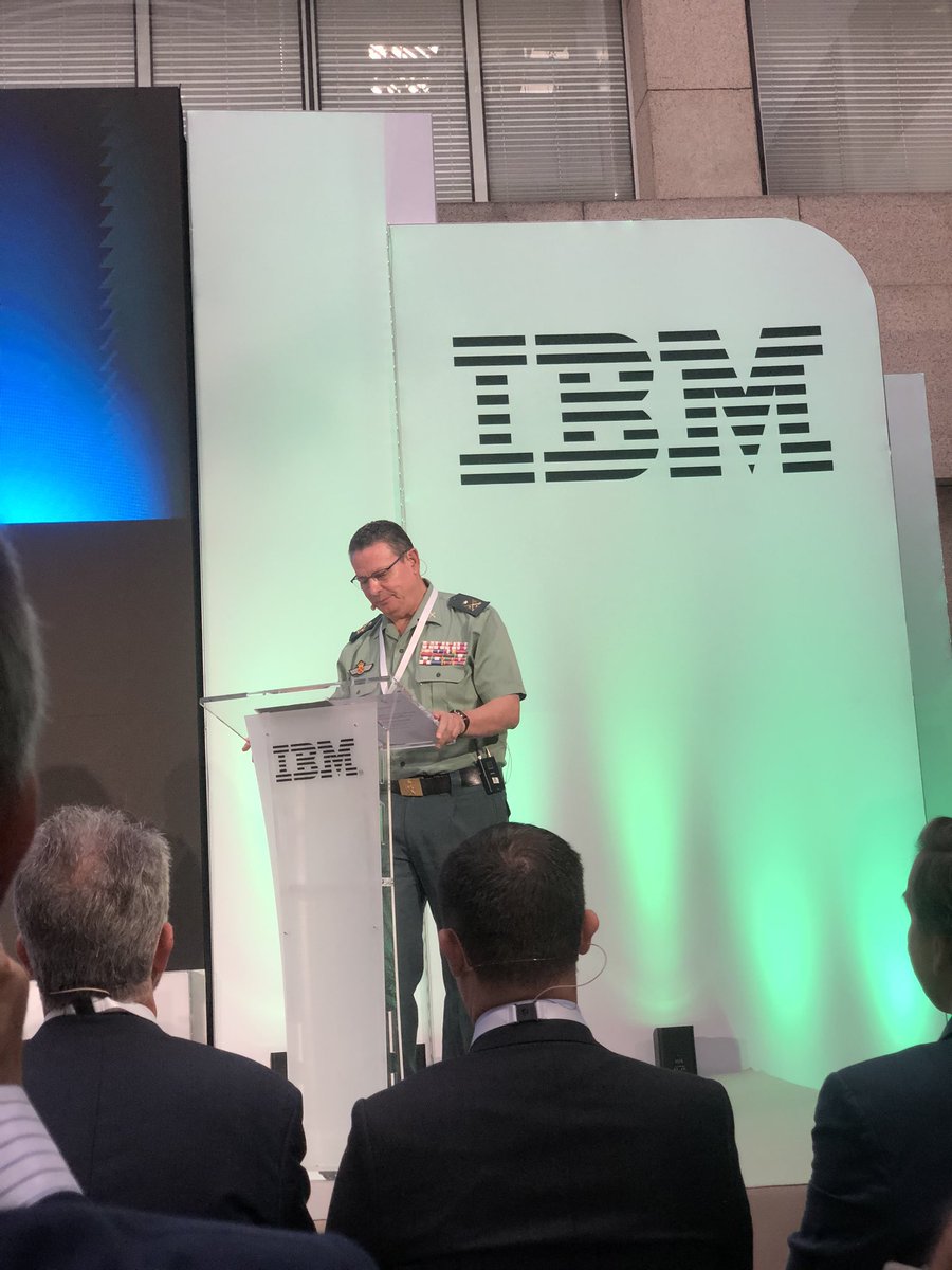 aes_seguridad's tweet photo. El teniente general Laurentino Ceña explica que una de las 12 líneas de actuación de la Guardia Civil es la ciberseguridad #securitysummit19 https://t.co/58NgnWDXwt