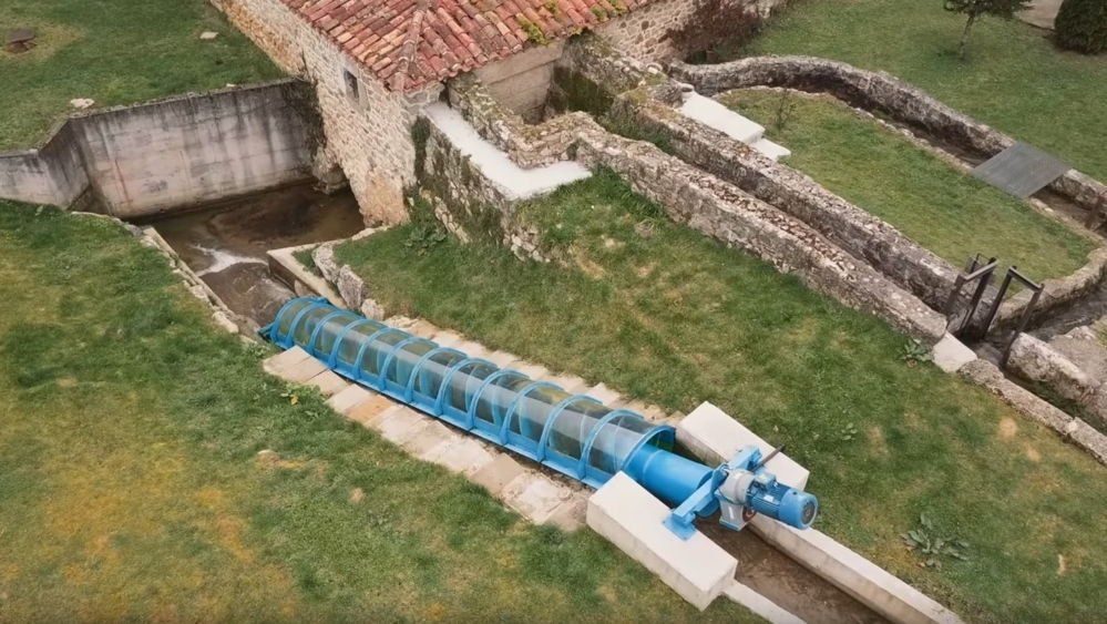 GRUPOSEMATEC's tweet image. Hidrotor, microturbina hidráulica para generar electricidad. Si tienes agua tienes energía limpia ( (link: (link: buff.ly/2HROGRo) 
@EcoInventos 
 #FelicidadesEcologistas