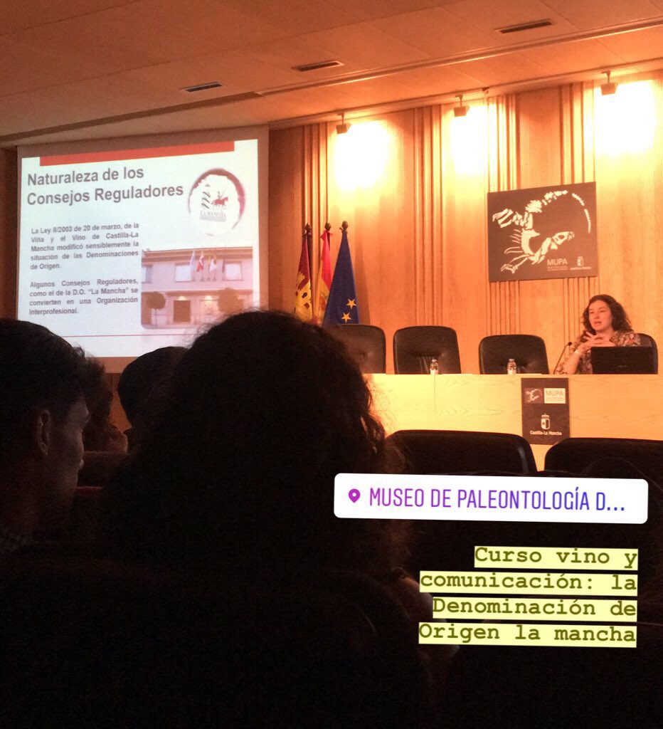 aranchahmz's tweet image. Primera ponencia del curso de verano “Vino y comunicación: la Denominación de Origen La Mancha” organizado por la @FcomUCLM y @vinodelamancha  en @MuPaclm #dolamancha #MuPaclm #FcomUclm