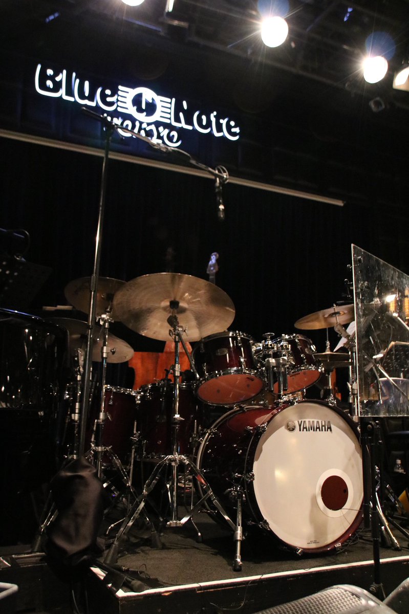 Yamahadrums_jp's tweet photo. Gordon Goodwin’s Big Phat Band来日!ドラムはRay Brinker! Absolute Hybrid MapleにTour CustomのTMS1455を使用。暖かく心地いいクラック感のあるスネアが全体のサウンドを引き締めます!今夜から28日(土)までブルーノート東京にて公演が行われます! #ヤマハドラムス #RayBrinker #TMS1455 https://t.co/Pz1encZ9jO