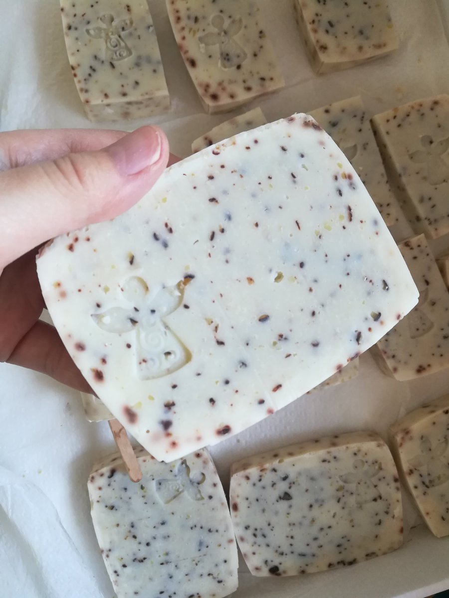 AromiGli's tweet photo. Prodotti per la cura del corpo naturali e fatti a mano; più info/more info ➡ https://t.co/7fqu8oAl8h
#Handmadesoap #gliaromidicleopatra👁 #lifacciamonoi🍃 #Vegan #veganfriendly #natural #naturalbeauty #bio #ecofriendly #healthylifestyle #healthcare #giftidea #Ecología #soap https://t.co/64fssOPBhG
