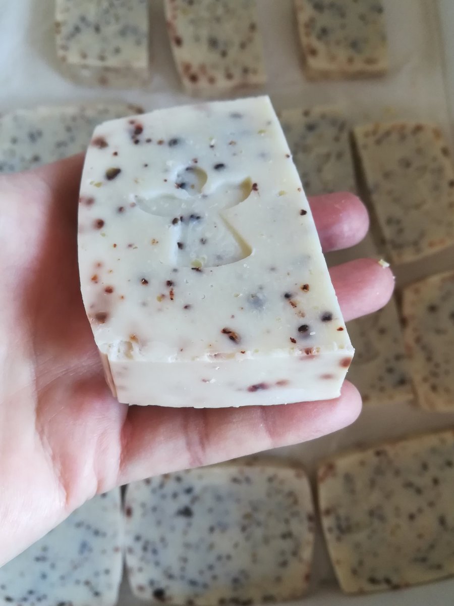 AromiGli's tweet photo. Prodotti per la cura del corpo naturali e fatti a mano; più info/more info ➡ https://t.co/7fqu8oAl8h
#Handmadesoap #gliaromidicleopatra👁 #lifacciamonoi🍃 #Vegan #veganfriendly #natural #naturalbeauty #bio #ecofriendly #healthylifestyle #healthcare #giftidea #Ecología #soap https://t.co/64fssOPBhG