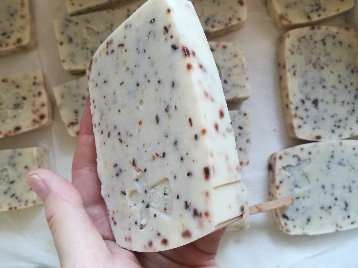 AromiGli's tweet photo. Prodotti per la cura del corpo naturali e fatti a mano; più info/more info ➡ https://t.co/7fqu8oAl8h
#Handmadesoap #gliaromidicleopatra👁 #lifacciamonoi🍃 #Vegan #veganfriendly #natural #naturalbeauty #bio #ecofriendly #healthylifestyle #healthcare #giftidea #Ecología #soap https://t.co/64fssOPBhG