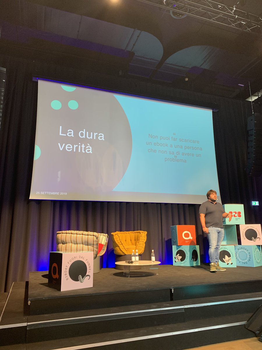 MatteoPogliani's tweet photo. Non è sempre questione di “risolvere un problema”, spesso bisogna lavorare sui “punti di dolore” dell’utente @Giorgiosoff #b2bday2019 https://t.co/5RiBCoxsun
