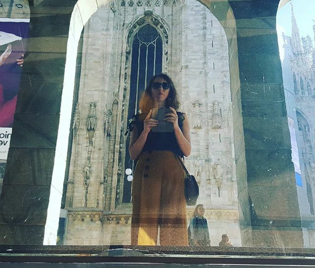 OrianaDavini's tweet photo. Specchi illustri in contesti illustrissimi (il soggetto è invece un filo meno illustre)
.
.
#milano #duomodimilano #visitmilano #milanogram #igersmilano #amomilano #milanobella #me #lilimadeleine #myself #portrait #buongiorno #italiangirl #woman https://t.co/pLFmkJLR4b https://t.co/90AexSLjHh