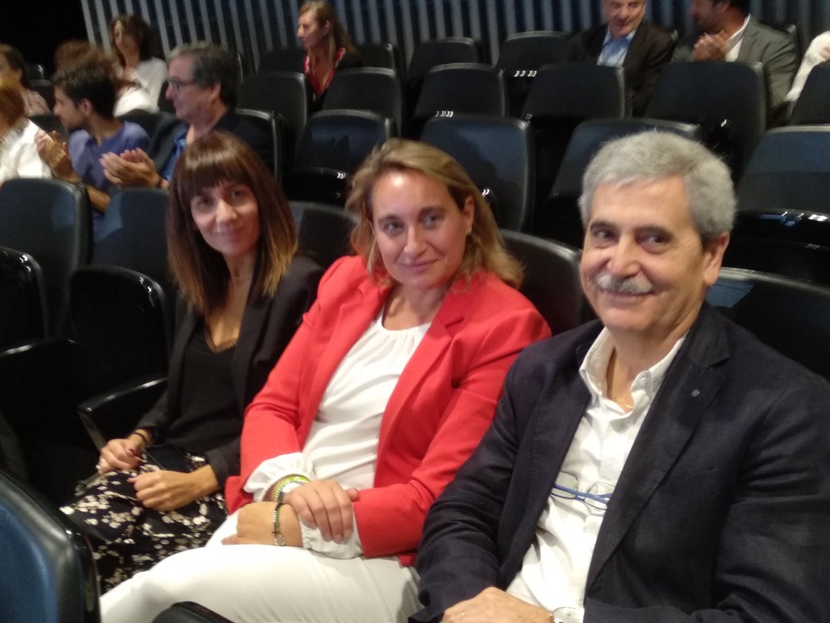 Secot_'s tweet photo. Ahora firma con nuestras fieles colaboradoras @FCapacis en @FundlaCaixa #creandoactivos juntos por el empleo inclusivo y gracias por contar con el talento #Senior https://t.co/eMouNrJ6Tc