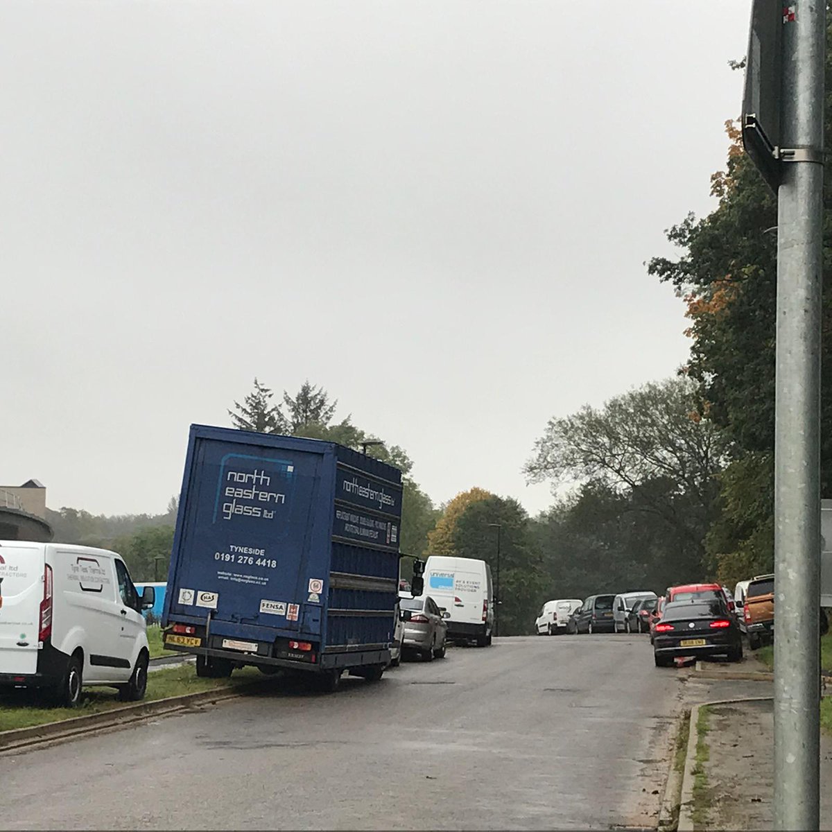 Il_Principe1982's tweet photo. Are @DurhamCouncil planning and highways aware of the daily carnage on the Mount Oswald development site thanks to @interserve and @durham_uni #planningbreach #fail https://t.co/Hfw4PVDZdA