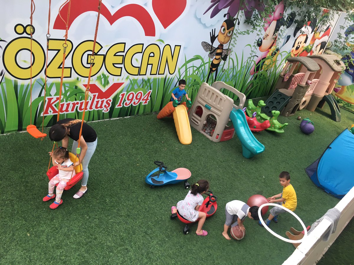 CocukOzgecan's tweet image. Biz ödevlere devam derken...
Minnak cüceler🥰🥰 parkta mis gibi koşturuyor 😊 “adalet mi? bu “ diyen Kerem’e merak etme evlat nihayi son benim yanım deyince maymun pis pis sırıttı😂
#çocuk #ödevler #oyun #etüt #çocukkulübü #yuva #kreş #anaokulu #anasinifi #çarşamba @seray_levent