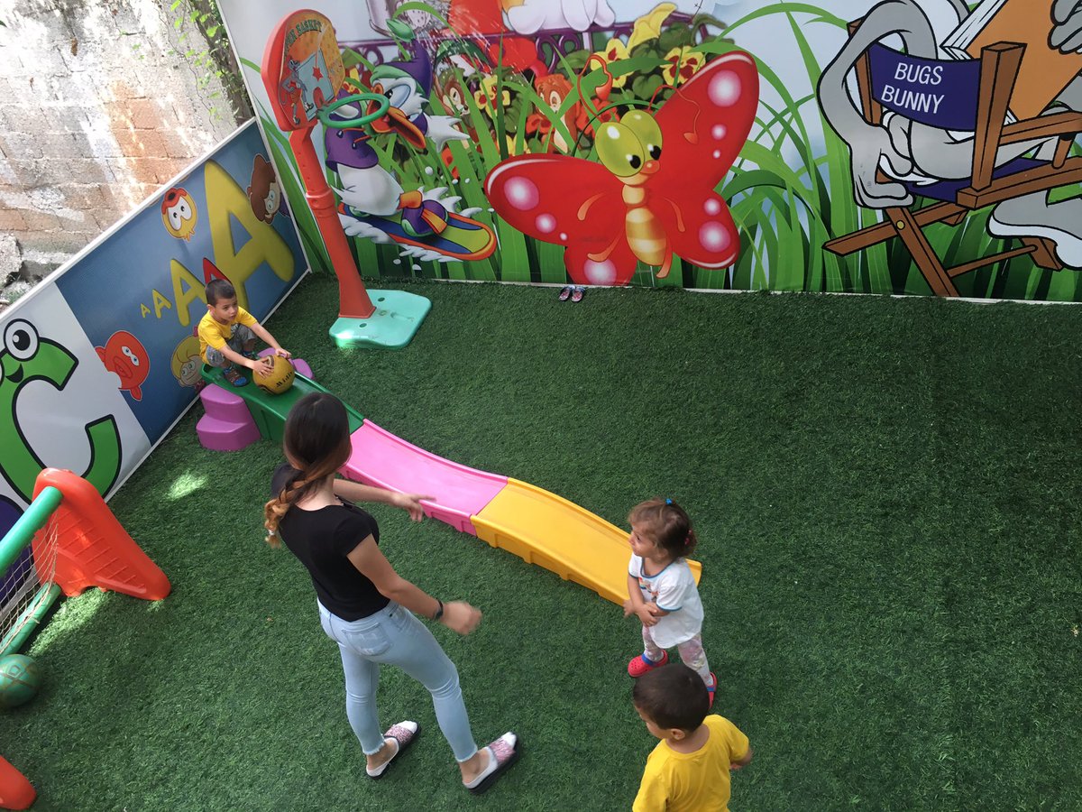 CocukOzgecan's tweet image. Biz ödevlere devam derken...
Minnak cüceler🥰🥰 parkta mis gibi koşturuyor 😊 “adalet mi? bu “ diyen Kerem’e merak etme evlat nihayi son benim yanım deyince maymun pis pis sırıttı😂
#çocuk #ödevler #oyun #etüt #çocukkulübü #yuva #kreş #anaokulu #anasinifi #çarşamba @seray_levent