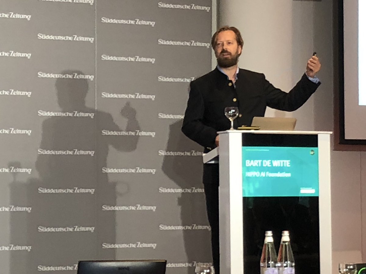 BassMirko's tweet photo. enlightening keynote performed by Bart De Witte @swisshealth20 @SZ Sueddeutsche Zeitung #DigitalHealth congress #szdigitalhealth https://t.co/k11CvFo2QM