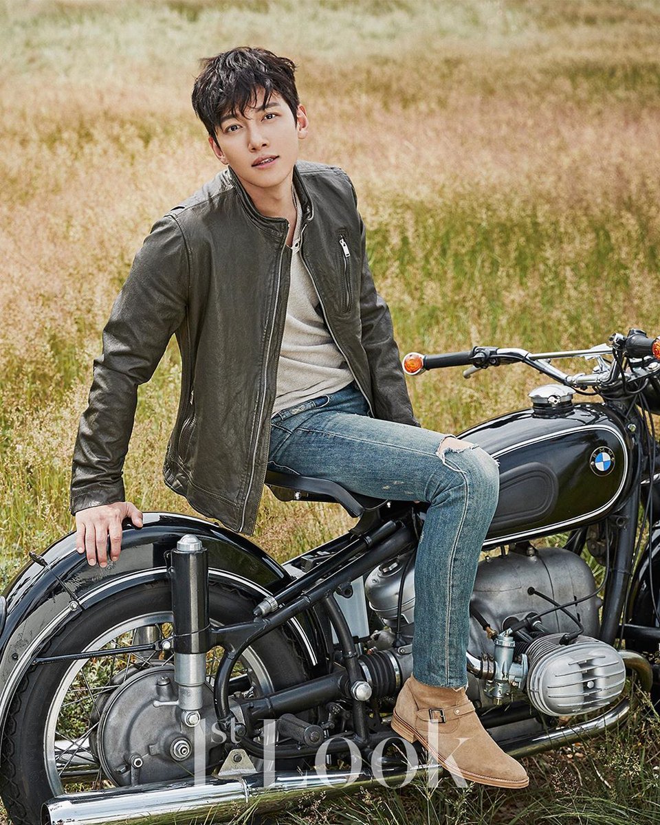 liveonTEMPO's tweet photo. JI CHANGWOOK EVERYONE!!!!! 
I'm so happy he's back! 🥰🥰🥰 https://t.co/4nImC36Gy9