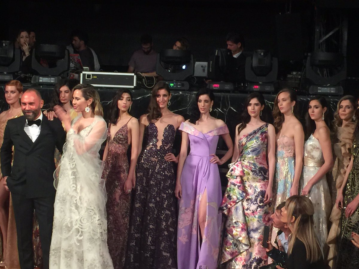 AnamaFerreira's tweet photo. Fiesta de #carasmoda gracias muchas modelos de @anamamodelsagencia https://t.co/lBXGxw8Ef7