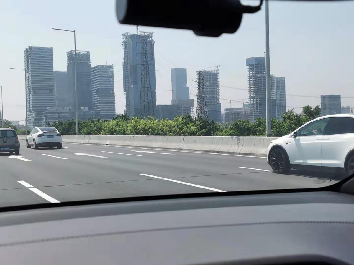 TeslaClubChina's tweet photo. More and more Tesla on the roads in China. https://t.co/ky7kC2BCnJ