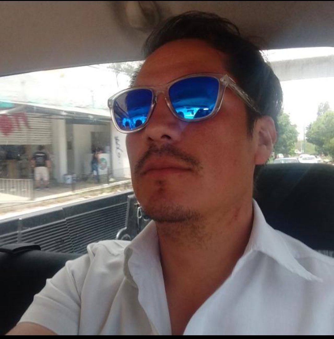 ValBatman1995's tweet photo. Claro que te conozco está la paso el propio "Amigo Hechizerito" @iGennaRiv ..eres un lambiscon Si el es candidato ciudadano de dónde saca para vivir. Y el otro @Ciro7Montenegro  de dónde saca para viajes. Puro teatro sus denuncias.  Ya cayó Que quiere hueso. @Zack_Morris78 
😂 https://t.co/PxowAqnr0u