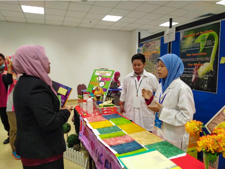SCITECH2K18's tweet photo. *LIVE UPDATE SCITECH 2019*
.
Today is the DAY🎉🎉🎉
 
Welcome to UiTM Puncak Alam.

REKACIPTA DAN INOVASI
Venue : STUDIO PJK
Sekolah: SMK PUNCAK ALAM (A1) 
Product: PEELSTIC

#SCITECH2019
#seedsuitm
#facultyofeducation
#stem
#uitmpuncakalam https://t.co/pl9eD58VXp