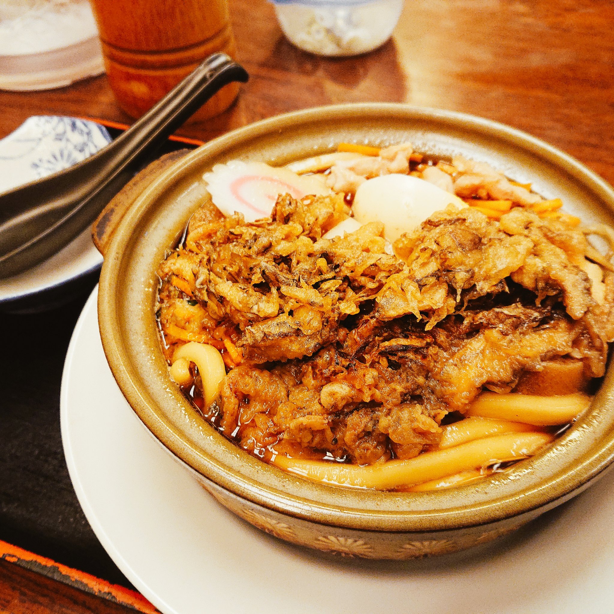 もぐ 新宿区活性化 今日は福助さんで舞茸鍋焼きをいただきました まだ全然夏な気候ですが 鍋焼きは最高です 年々秋を感じる間もなく冬になるので 今年は秋を満喫したいなぁ 新宿 ランチ グルメ 福助 鍋焼き うどん 美味しい お昼ごはん