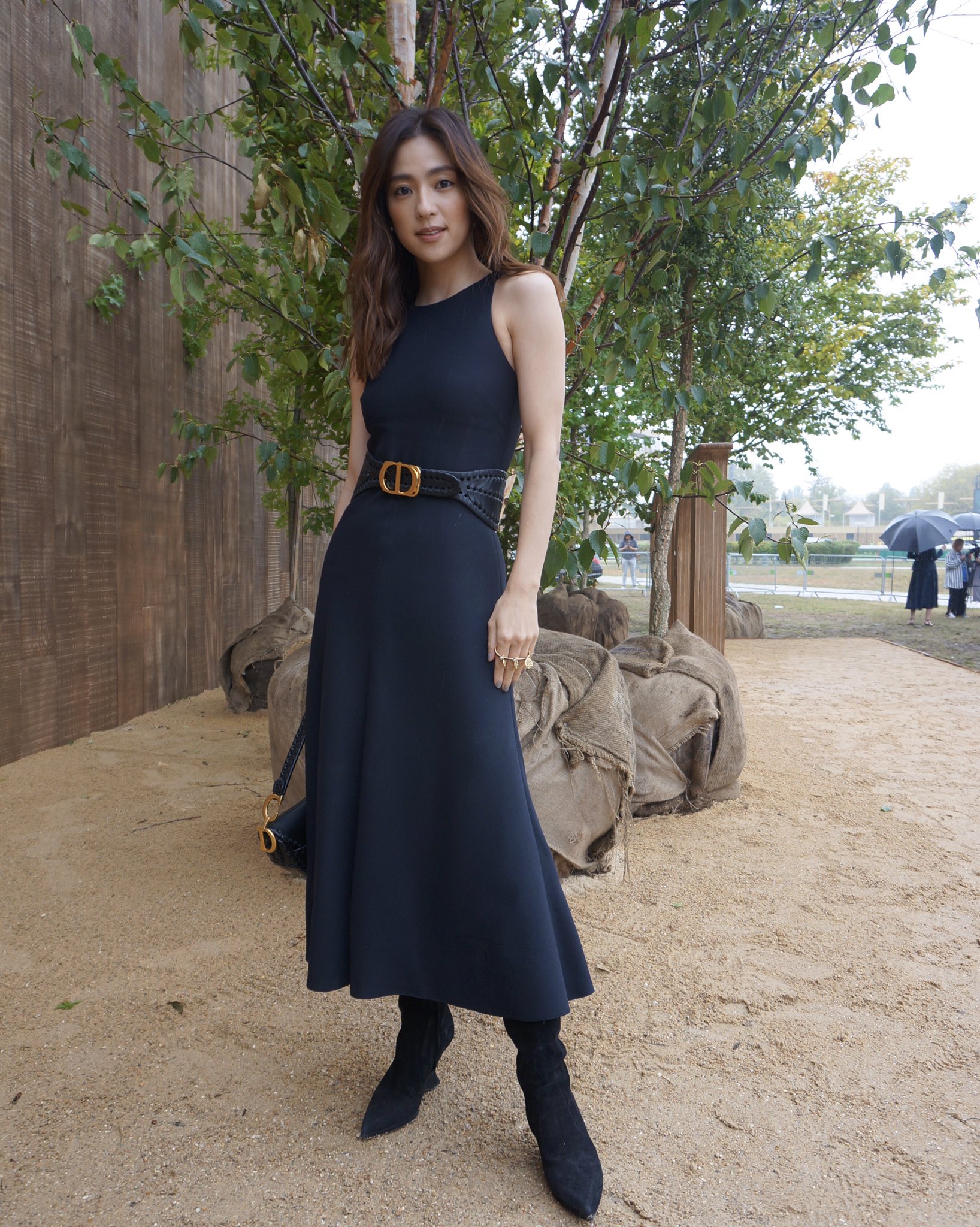 Wwdjapan パリコレ取材 ディオール のショーに中村アンさんが来場 シンプルなワンピースに ディオール のベルトでアクセントを加えた大人なスタイリングです T Co Aggb8wezmt Dior Diorss 中村アン T Co 4fbesqyf2e