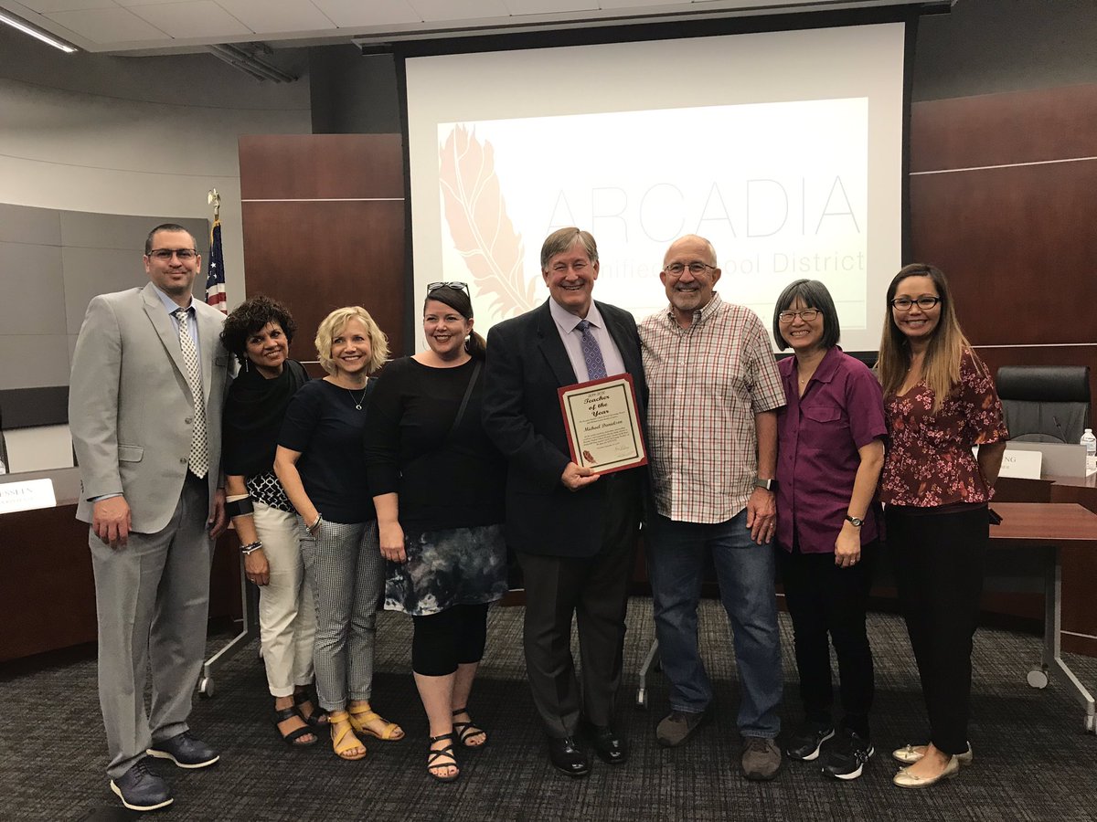 FirstAveMS's tweet photo. Bravo Mr. Danielson! Such a wonderful celebration of our AUSD Teacher of the Year! #FApride @FirstAvePTSA @ArcadiaUnified https://t.co/7xh7nWTbN9