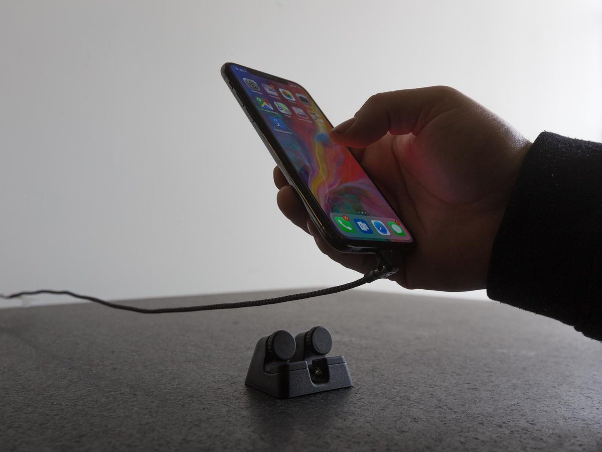 TryandByte's tweet image. The @ElevationLab CordDock is the #best of both worlds! It's designed so that you can #undock your #iPhone whilst it continues to #charge. Purchase one today - buff.ly/2msPExG