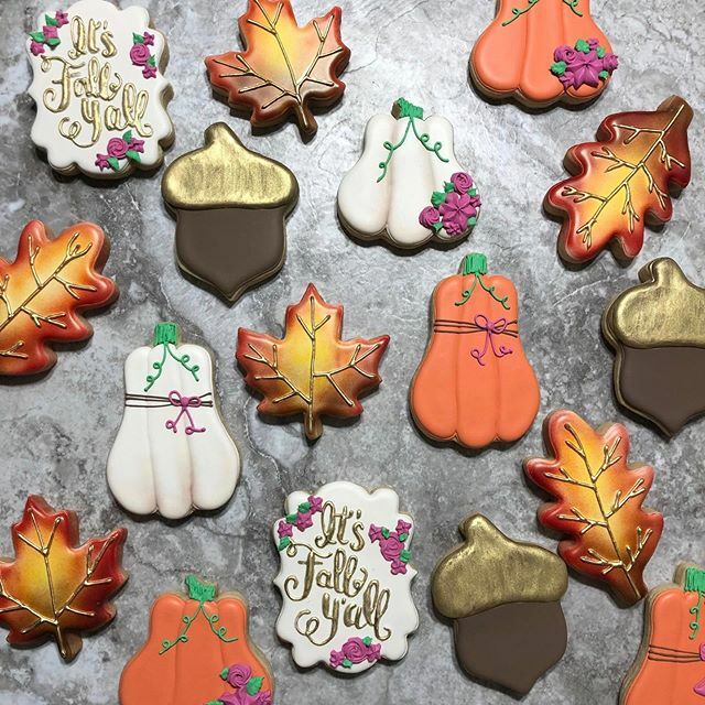LawlessCookies's tweet photo. Happy Fall!! Now if this weather would cooperate with the season! 🍁🍂🧡🧡 https://t.co/pcxFtnLFfV https://t.co/gix7jo8SXW