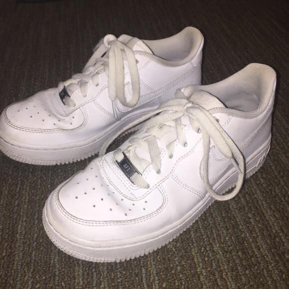 y females be so cute till I look down and I see this😡