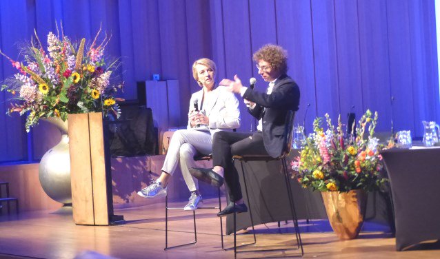 'Duitsland als voorbeeld voor verenigd Europa' ARNHEM De conferentie Bridge to the Future vond vrijdag weer plaats in Musis Sacrum. Het thema was 'Duitsland Keerpunt'. Maria Koster In het reine komen met het... twib.in/l/EBeR67xpgxR5