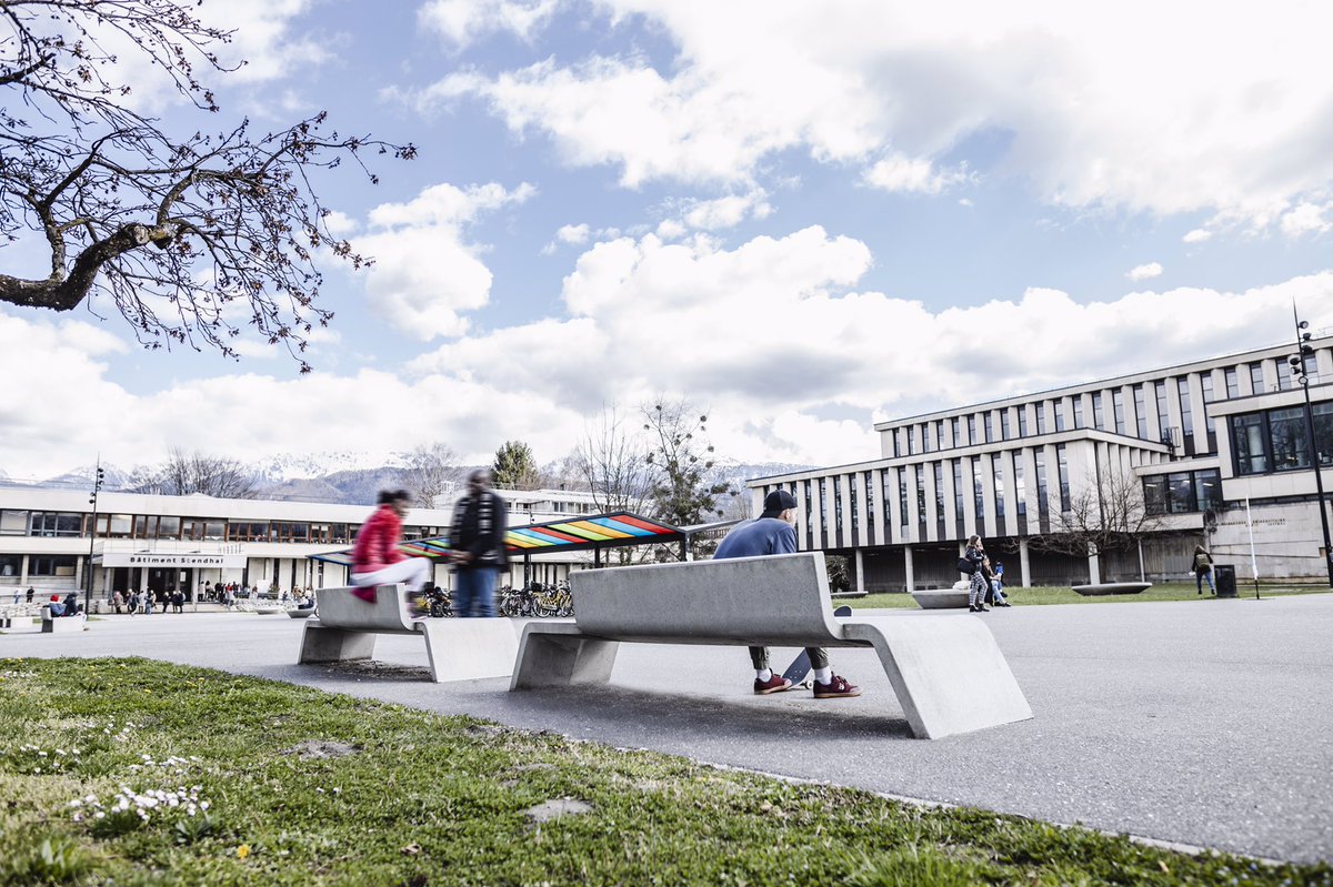 Tjincobv's tweet photo. Waar wij nou steengoed in zijn? Duurzaam schoolpleinmeubilair passend bij iedere architectuur!                     https://t.co/03Nfvjtc9u #schoolmeubilair #schoolplein  #schoolinrichting #schoolbank #straatmeubilair #buitenbank #beton https://t.co/2e7CC19Ljg