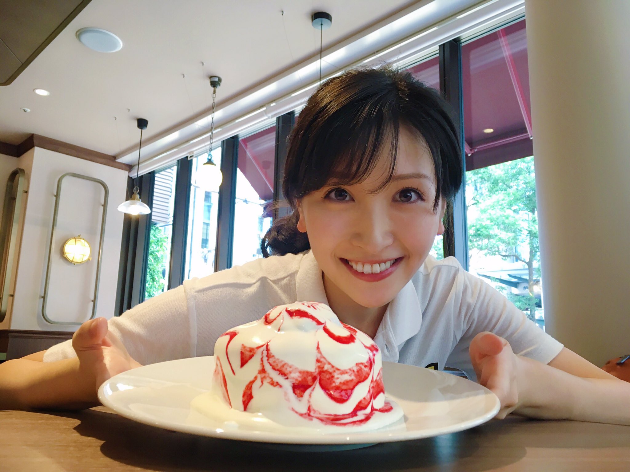 横山ルリカ Twitterren 白い恋人でおなじみの 石屋製菓直営カフェ Ishiya Nihonbashi イシヤパンケーキは フィルムを外すとクリームが ぶわっとなるんです 生地がふわふわで美味しかったなぁ Coredo室町テラス 日本橋 T Co 2fsr6lbg0b