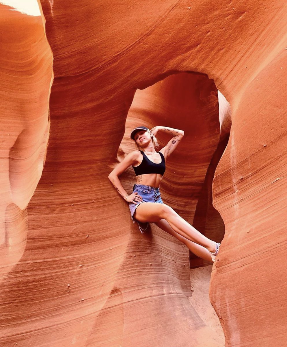 Miley Cyrus tweet media