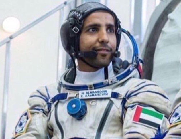UAEawareness's tweet photo. محمد بن زايد يتحدث عن الرجل الذي سبق عصره: 
اللي يراودني في هاللحظة هو الغايب اللي توسد يمناه وياه ربه، أبونا #زايد بن سلطان.
نظرته هذا الإنسان الله يرحمه، 
نظرة أبعد عن وقته 
كان يشوف اللي جدامه بسنين، 
فأنا متأكد لو هو موجود بكون وواقف وجالس جدامنا اليوم بكون أسعد الناس. https://t.co/aOIfAsh6tX