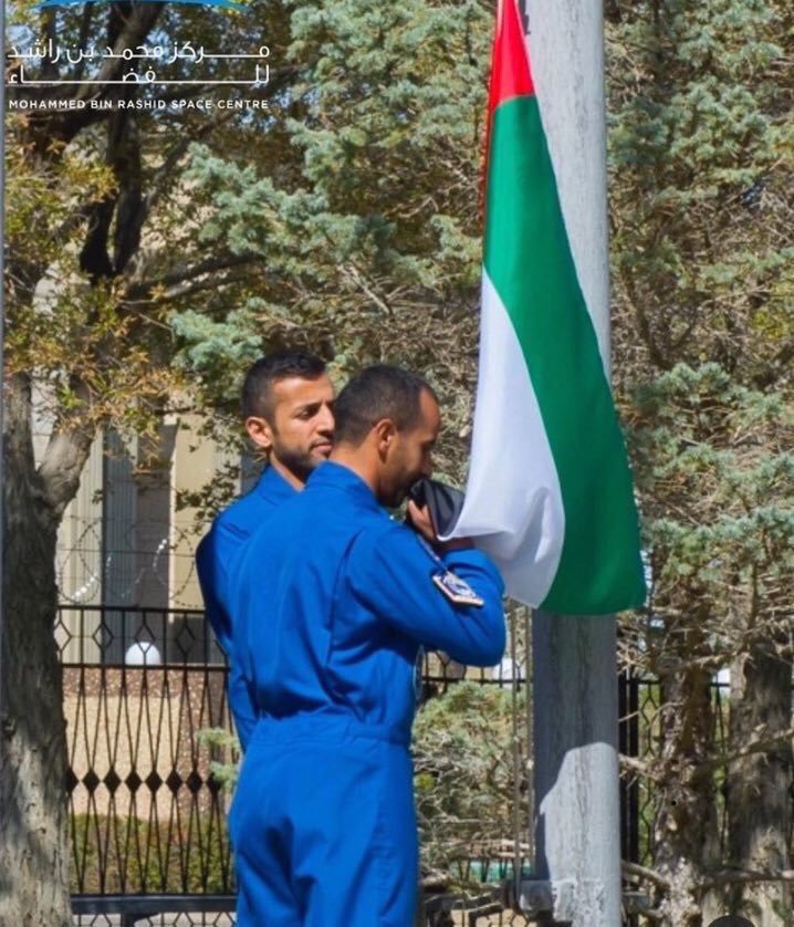 UAEawareness's tweet photo. محمد بن زايد يتحدث عن الرجل الذي سبق عصره: 
اللي يراودني في هاللحظة هو الغايب اللي توسد يمناه وياه ربه، أبونا #زايد بن سلطان.
نظرته هذا الإنسان الله يرحمه، 
نظرة أبعد عن وقته 
كان يشوف اللي جدامه بسنين، 
فأنا متأكد لو هو موجود بكون وواقف وجالس جدامنا اليوم بكون أسعد الناس. https://t.co/aOIfAsh6tX